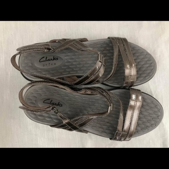 women’s size 8 Clark’s Privo metallic finish sandal Velcro tie - Picture 3 of 10